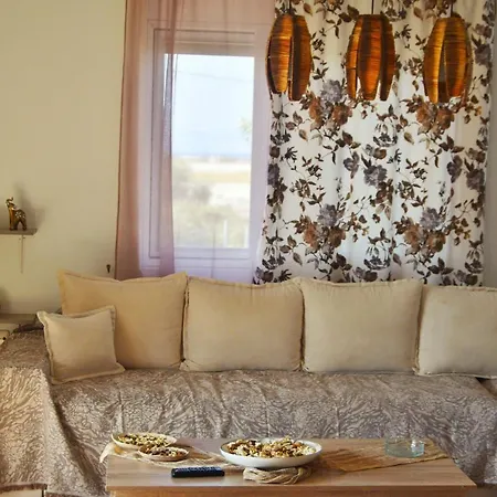 Fully Renovated Apartment-ανακαινισμένο διαμέρισμα 公寓